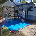 Camping Macacos d\'ajuda